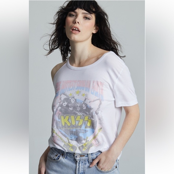 Recycled Karma Hottest Show On Earth Cold Shoulder Kiss Fitted Tee - Picture 2 of 4